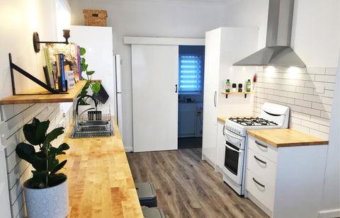 Great Comfort & Style In Central Location - Darwin Holiday 1