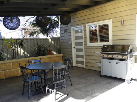Guesthouse With Pool & BBQ - 10 Kms From CBD - Darwin Holiday 0