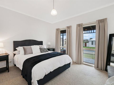 GUILDFORD COTTAGE - Darwin Holiday 0
