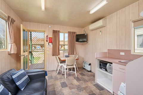Gundagai Cabins & Tourist Park - Darwin Holiday 2