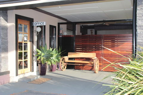 Gundagai Motel - Darwin Holiday 1