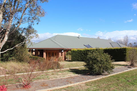 Gundaroo Manor Bed & Breakfast - Darwin Holiday 0