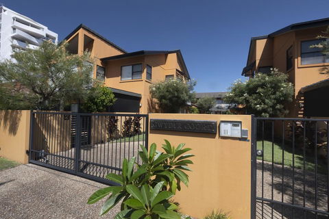 Gwydir Court 6 - Darwin Holiday 1