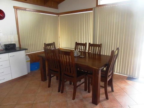Halls Gap Valley Spa Lodges - Darwin Holiday 3