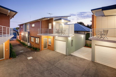 Hamilton On Everton - Darwin Holiday 1