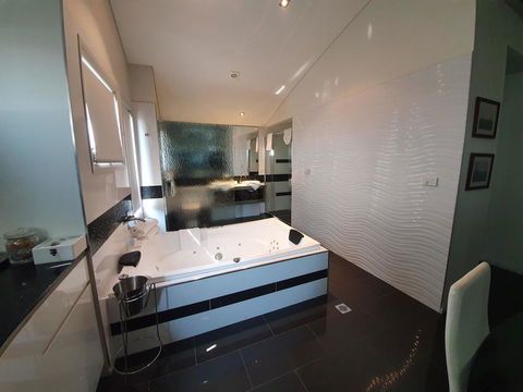 Hangar House Mudgee - Darwin Holiday 3