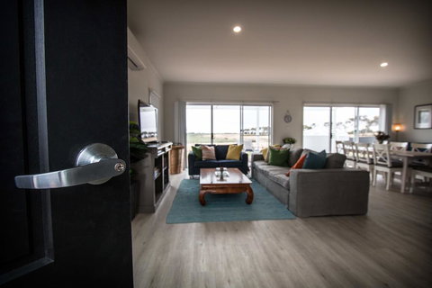 Happy Hours - Darwin Holiday 2