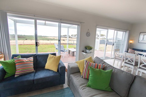 Happy Hours - Darwin Holiday 3