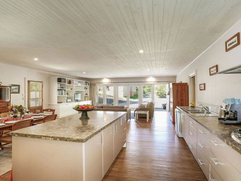 Hardigreen Park - Spacious With Tennis Court - Darwin Holiday 1