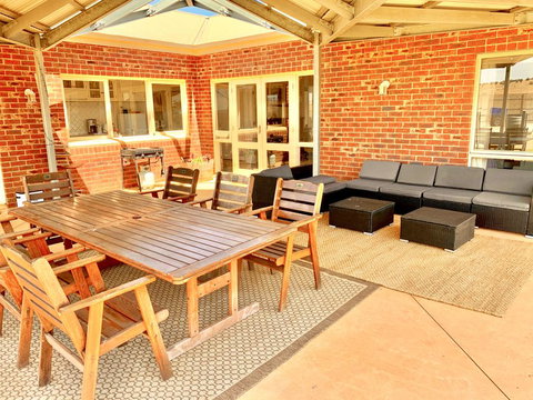 Harry Scotts Farmhouse At Vineyard - Darwin Holiday 1