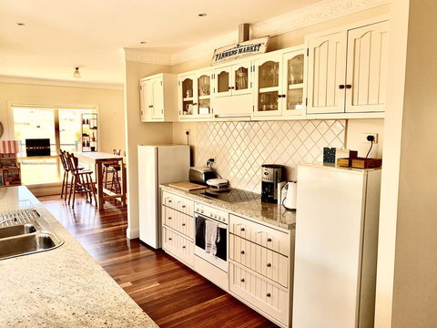 Harry Scotts Farmhouse At Vineyard - Darwin Holiday 2