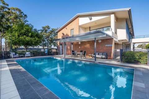 Hawkesbury Race Club Motel - Darwin Holiday 1