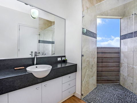 HEARN'S BEACH HOUSE - Darwin Holiday 3