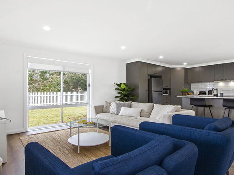 Heartland And Burrows - 450m To Beach - Darwin Holiday 0