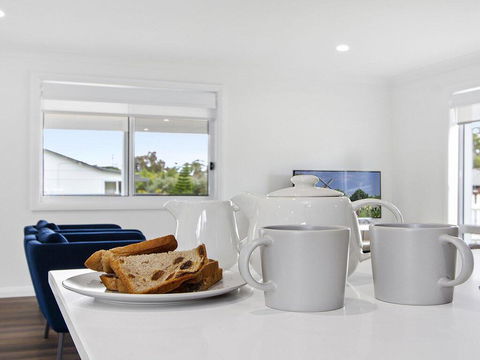 Heartland And Burrows - 450m To Beach - Darwin Holiday 1