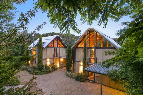 Hepburn Spa Pavilions - Darwin Holiday 1