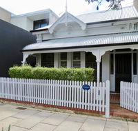 Heritage Luxury 3BR Cottage on Halifax - Darwin Holiday