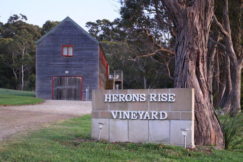 Herons Rise Vineyard Accommodation - Darwin Holiday 0