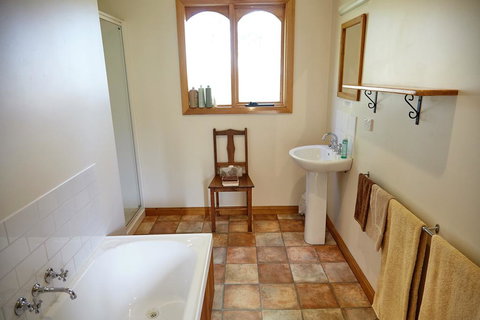 Herons Rise Vineyard Accommodation - Darwin Holiday 1