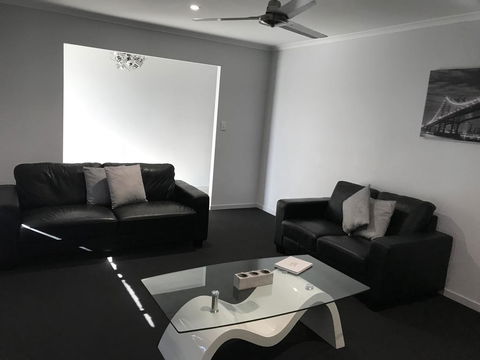 Hervey Bay Holiday Home - Darwin Holiday 1