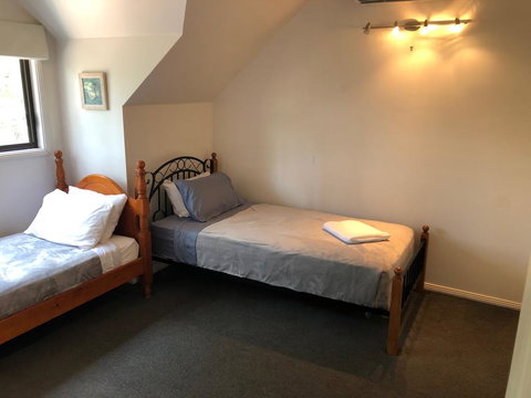 Hidden Gem Acreage Close To Terrigal Beach - Darwin Holiday 2