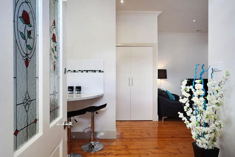 Hidden Gem In Cafe Strip! Chadstone + King Bed - Darwin Holiday 2