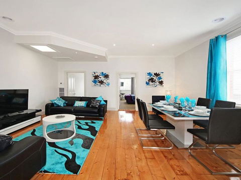 Hidden Gem In Cafe Strip! Chadstone + King Bed - Darwin Holiday 0