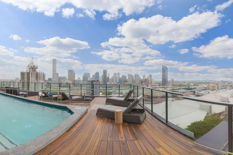High End Living In Brisbane City - Darwin Holiday 1