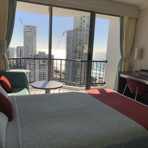 High Floor Twin Share With Ocean View At Surfers Paradise - Hotel Studio - Darwin Holiday 3