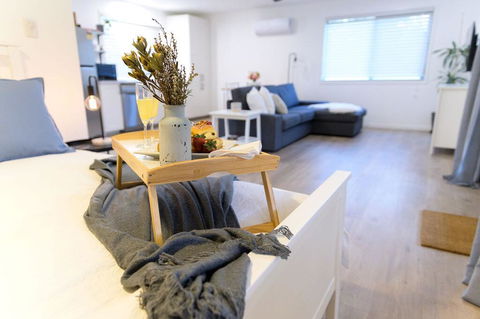 Hinterland Boutique Cottages -Cozy Cottage - Darwin Holiday 0