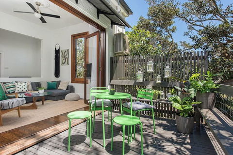 Historic 1890s House With Terraced Backyard Deck - Darwin Holiday 3