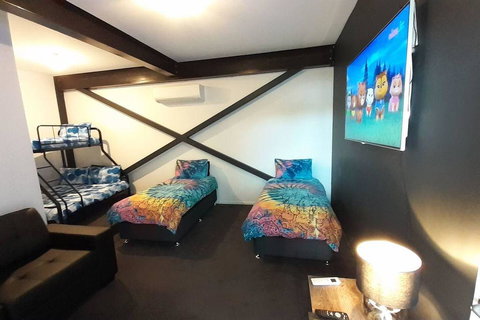 Hobart Waterfront Luxury Retreat - Darwin Holiday 1