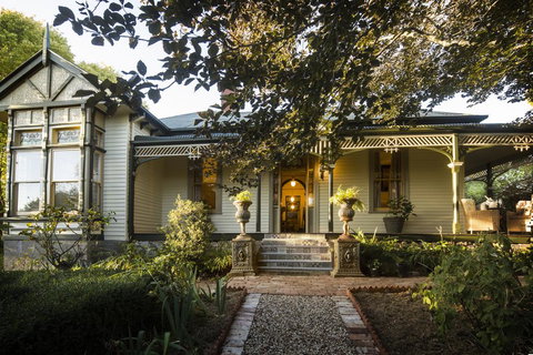 Holyrood House - Darwin Holiday 0