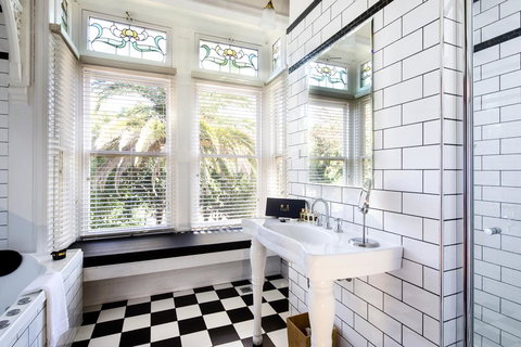 Holyrood House - Darwin Holiday 1