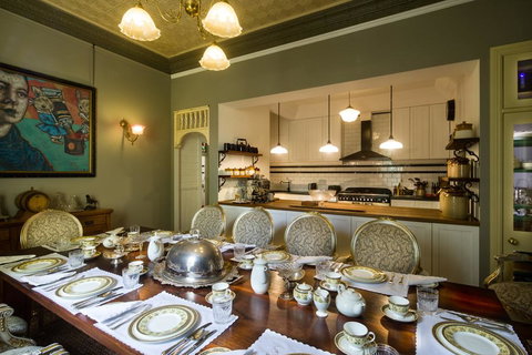 Holyrood House - Darwin Holiday 2