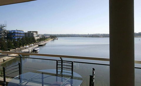 Homebush Bay Self-Contained Modern Two-Bedroom Apartments (BEN) - Darwin Holiday 1