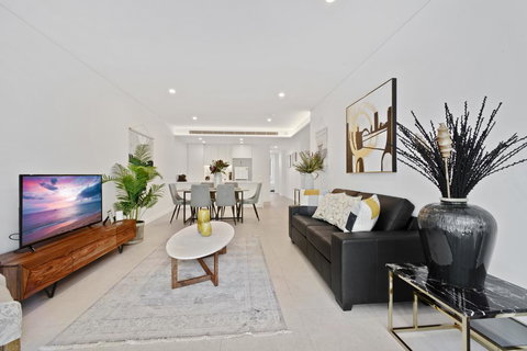 HomeHotel-New And Walking To Shopping,Super Clean - Darwin Holiday 1