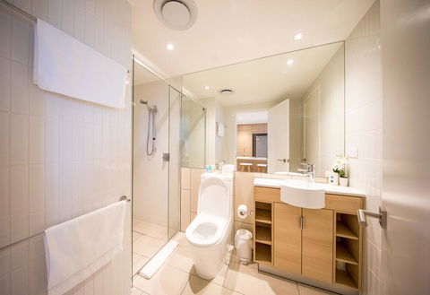 HomePlus Premier Apartments At 2663 Gold Coast Hwy, Broadbeach - Darwin Holiday 1