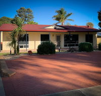 Hooterville - Darwin Holiday