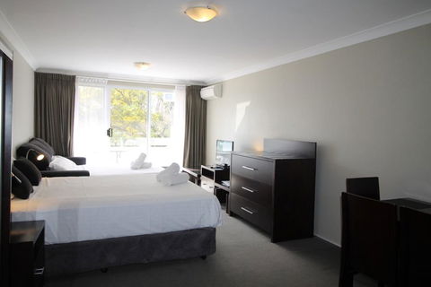 Horizons 115 - Lake Jindabyne Waterfront - Darwin Holiday 3