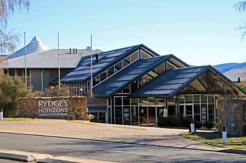 Horizons 115 - Lake Jindabyne Waterfront - Darwin Holiday 1