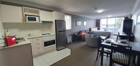 Horizons 201 - Lake Jindabyne Waterfront - Darwin Holiday 2