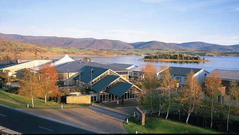 Horizons 414 - Lake Jindabyne Waterfront - Darwin Holiday 0