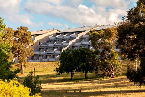 Horizons 418 - Lake Jindabyne Waterfront - Darwin Holiday 1