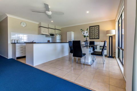 Horizons Golf Club, Villa 123 - Darwin Holiday 3