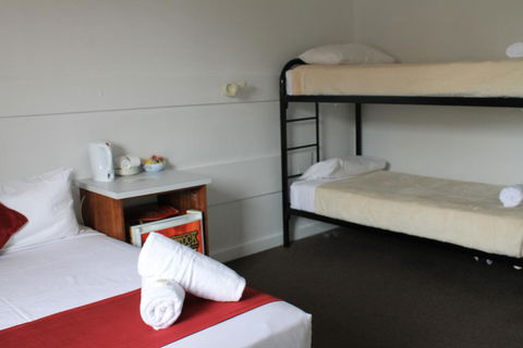 Hotel Beach House Nambour - Darwin Holiday 2