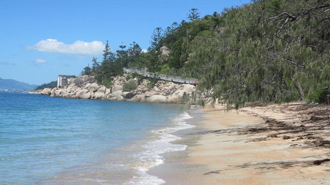 Island Magic 2 - Opposite Beautiful Alma Bay - Darwin Holiday 2