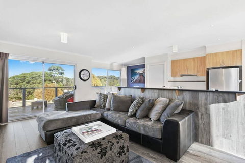 Jan Juc Ocean Views - Pet Friendly - Darwin Holiday 1