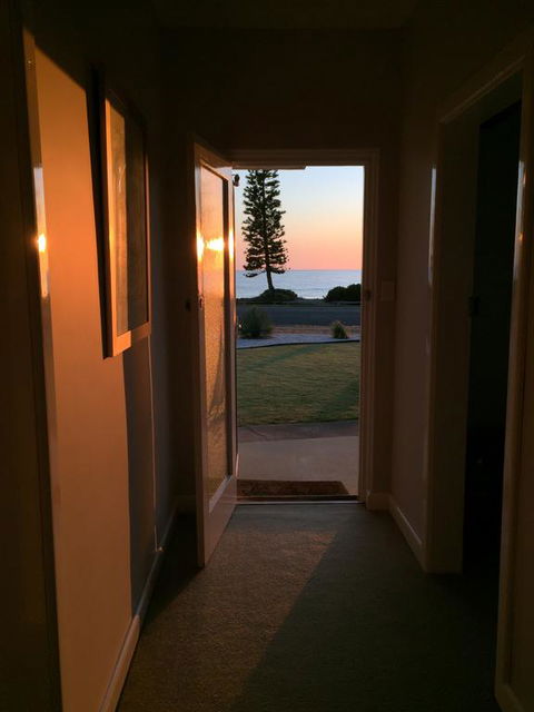 Jewel Of The South Beachside Holiday Rental - Darwin Holiday 2