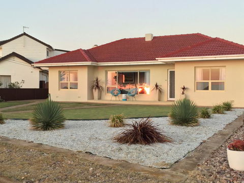 Jewel Of The South Beachside Holiday Rental - Darwin Holiday 0